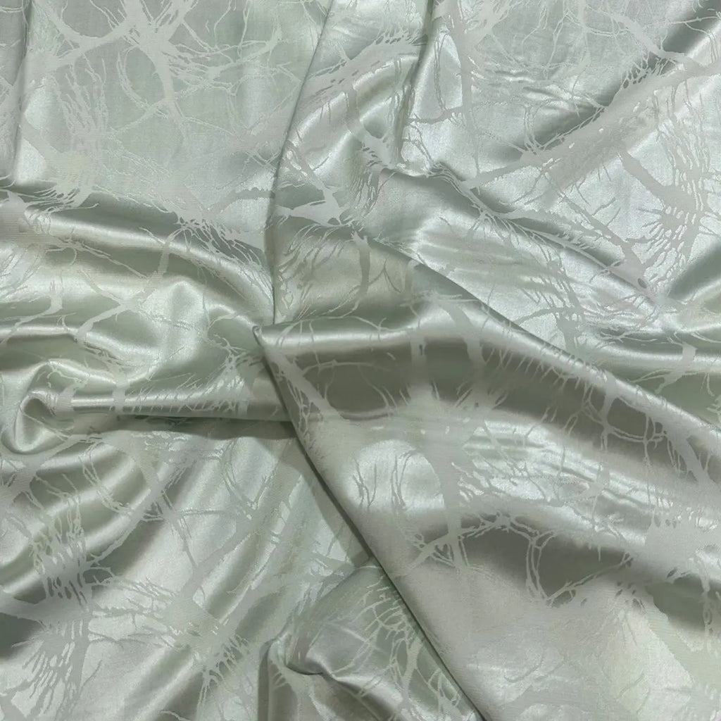 Tejido jacquard de satén de acetato verde con estampado de árboles de verano, adecuado para vestidos de novia, vestidos formales y telas de diseñador para ropa.