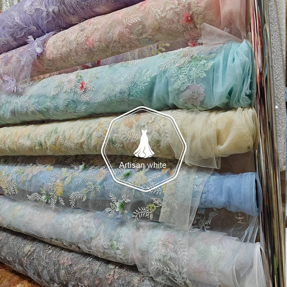 Tela de encaje bordado floral 3D de lujo con cuentas y lentejuelas para vestido de novia o de noche.