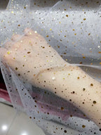 قطعة لامعة من القماش الشبكي الناعم لخلفية فستان الزفاف وديكور طاولة الحلوى باللون الأبيض الساخن