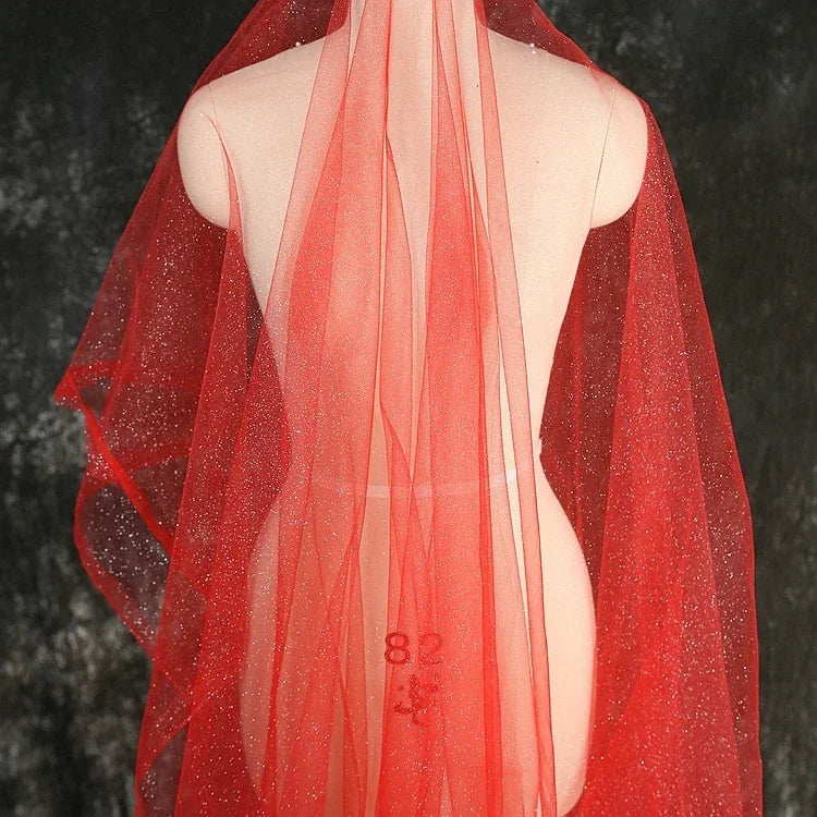 شمبانيا مرشوشة بمسحوق فضي ناعم لامع، خلفية تصوير فوتوغرافي يدوية الصنع، خيوط خياطة، غطاء رأس فستان سهرة، خيوط شبكية ناعمة