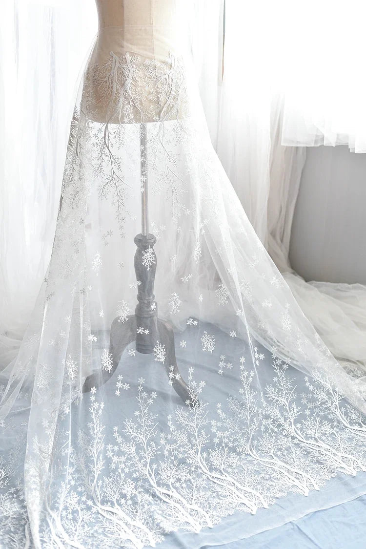 Velo de novia de malla blanca con bordado de copos de nieve de alta gama, accesorio decorativo para vestido de moda.