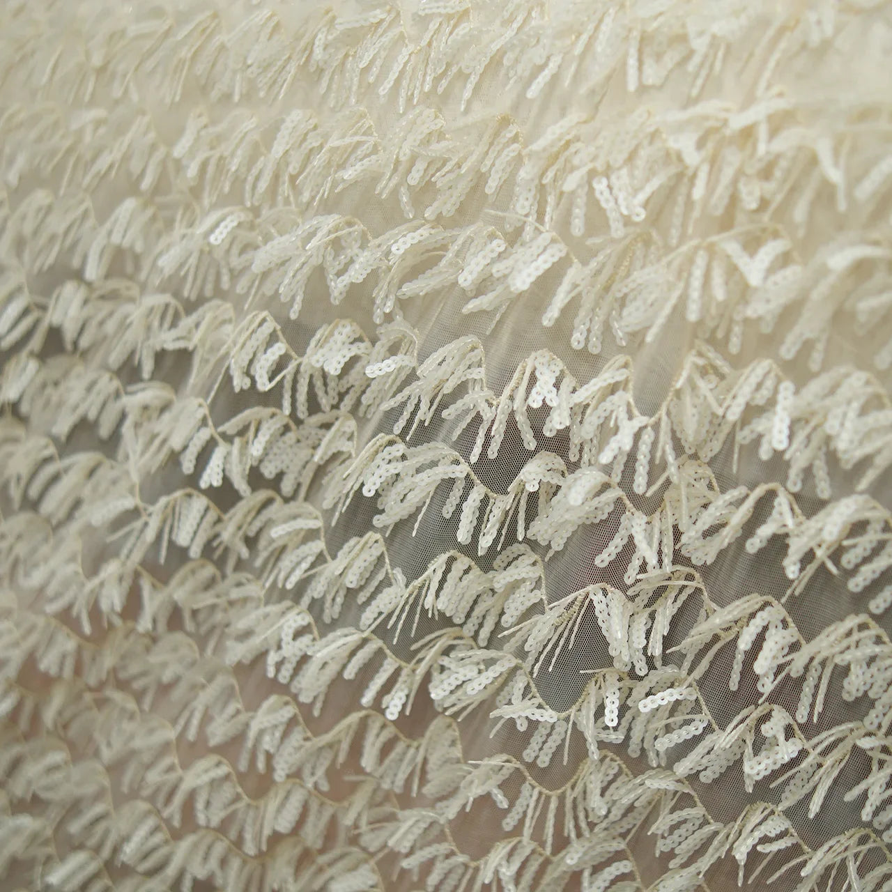 قماش شبكي فاخر مطرز بالترتر على شكل أوراق الكرمة - شبكة دانتيل رومانسية