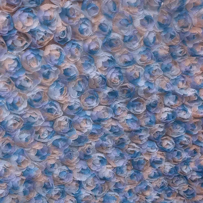 فستان زفاف كلاسيكي مطبوع عليه وردة ثلاثية الأبعاد مع لوحة قماش مطرزة وقماش شبكي مزين بالزهور