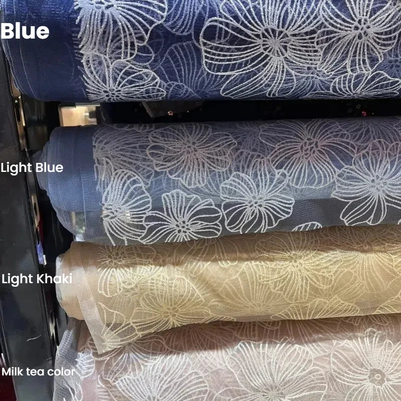 فستان زفاف فاخر من الشمبانيا مع وعاء ساخن من الزهور الذهبية اللامعة ومسحوق شبكي وديكور فستان الأداء وإكسسوارات شبكية من القماش