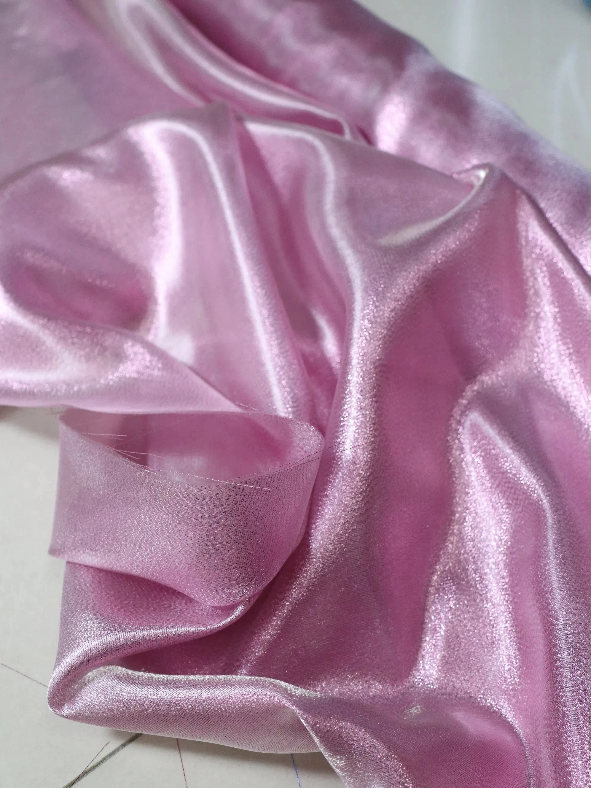 Golden shiny gold platinum fabric, lightweight shiny silk reflective metal stage wear, Indian yarn fashion edging fabric