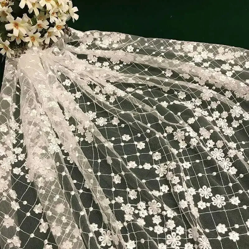 قماش دانتيل مطرز بأزهار ثلاثية الأبعاد أنيق متعدد الاستخدامات، شبكة رقيقة لفساتين الزفاف وملابس الأطفال والديكور المنزلي