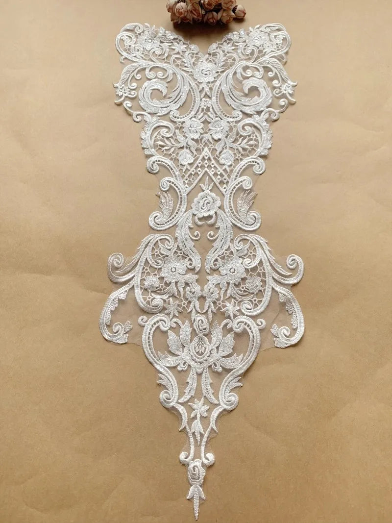 Accesorio de costura de encaje para boda con cuello de corazón de melocotón bordado con lentejuelas de patrón blanco de 71 x 30 cm