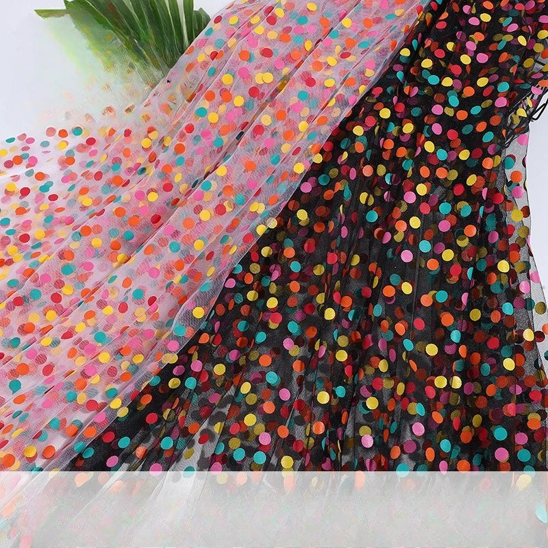 قماش شبكي منقط ملون مناسب لفساتين البولكا دوت وديكورات المشاهد وتغليف الزهور وأزياء الأداء