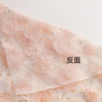 Tela de encaje con corona de rosas naranja y rosa con bordado dorado para vestido de verano de mujer, elegante material floral para costura de moda.