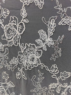 Tela de encaje con bordado de flores blancas crudas, hojas y malla floral bordada, hecha a mano, para decoración de bolsos de boda.