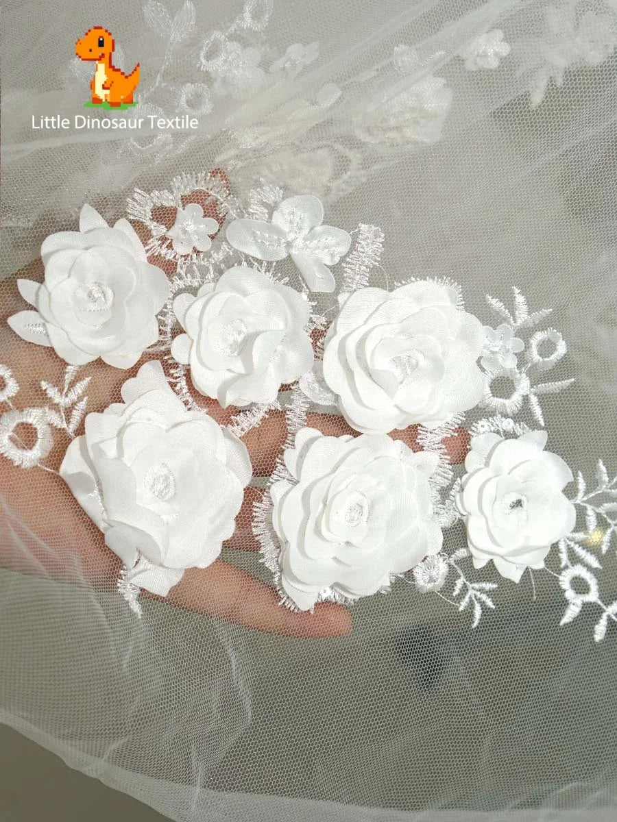 قماش شبكي مطرز بالخرز والترتر الفضي اللامع مع تطريز معقد لحجاب العروس وفساتين السهرة - مورد منسوجات للمناسبات الراقية