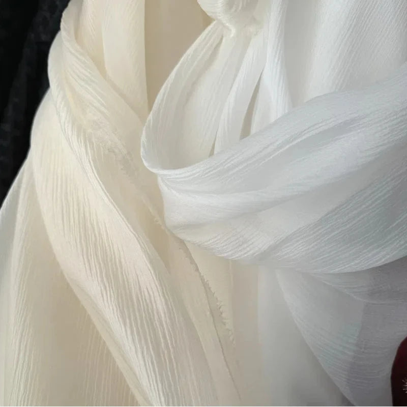 Hilo arrugado blanco champán albaricoque claro, tela fina semitransparente para hacer faldas de vestidos de novia.