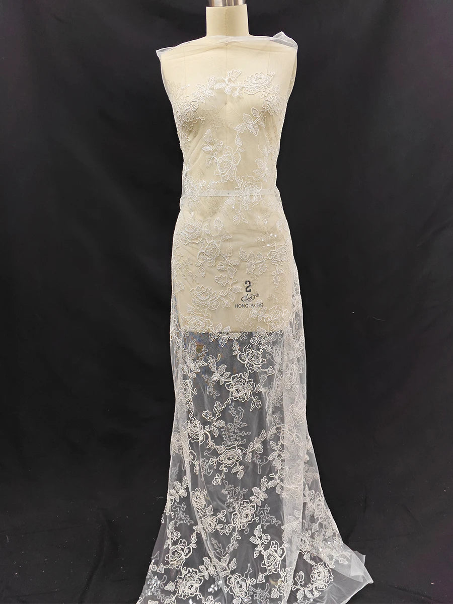 Tela de encaje con bordado de flores blancas crudas, hojas y malla floral bordada, hecha a mano, para decoración de bolsos de boda.