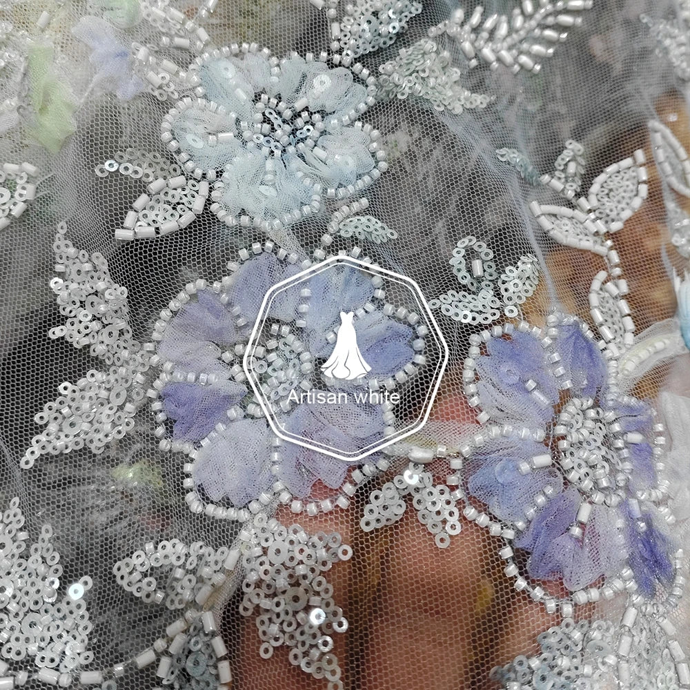 Tela de encaje bordado floral 3D de lujo con cuentas y lentejuelas para vestido de novia o de noche.