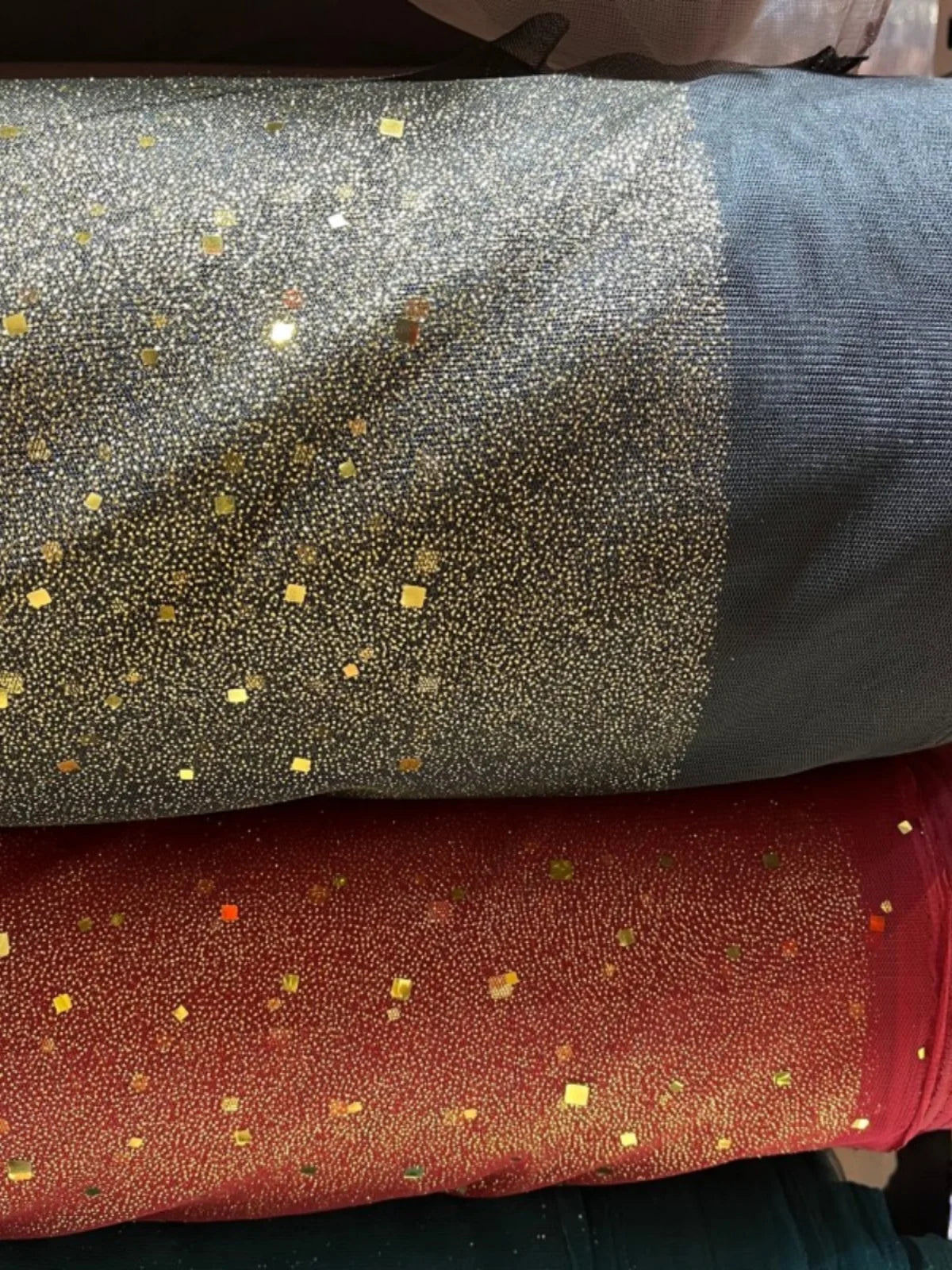 New Product Red Wine Size Angular Shape Gold Glitter Hot Stamping Mesh Fabric Performance Clothes Wedding Dresses Formal Dresses