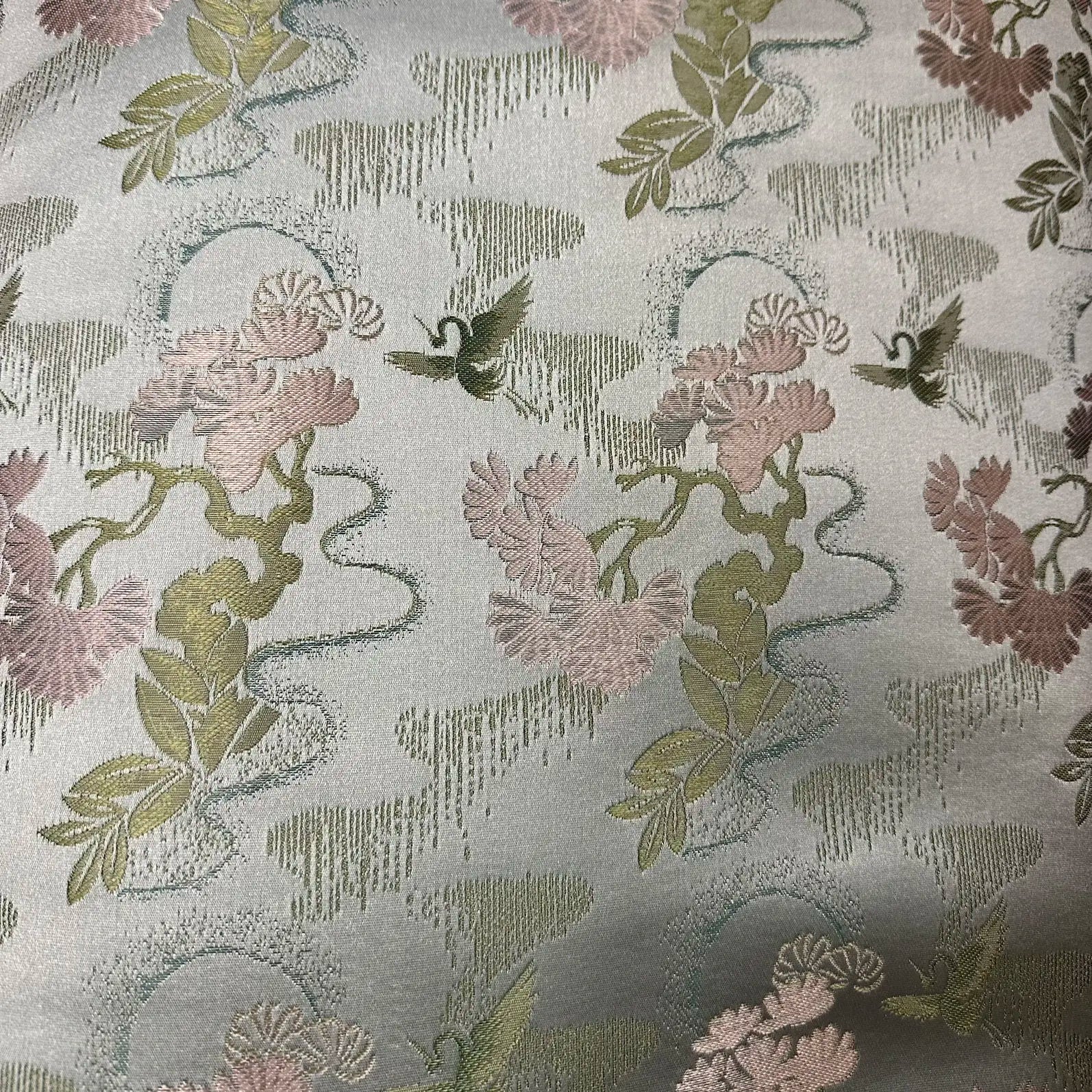 Tela de satén de estilo chino nueva, suave y agradable para la piel, adecuada para vestidos de novia, vestidos formales y ropa de bricolaje hecha a mano.