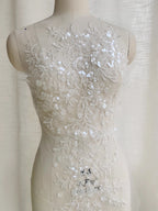 إكسسوارات الزفاف من الدانتيل الأبيض الحليبي مع خرز الأظافر والزهور والدانتيل كبير الحجم وإكسسوارات مصممة من الزهور