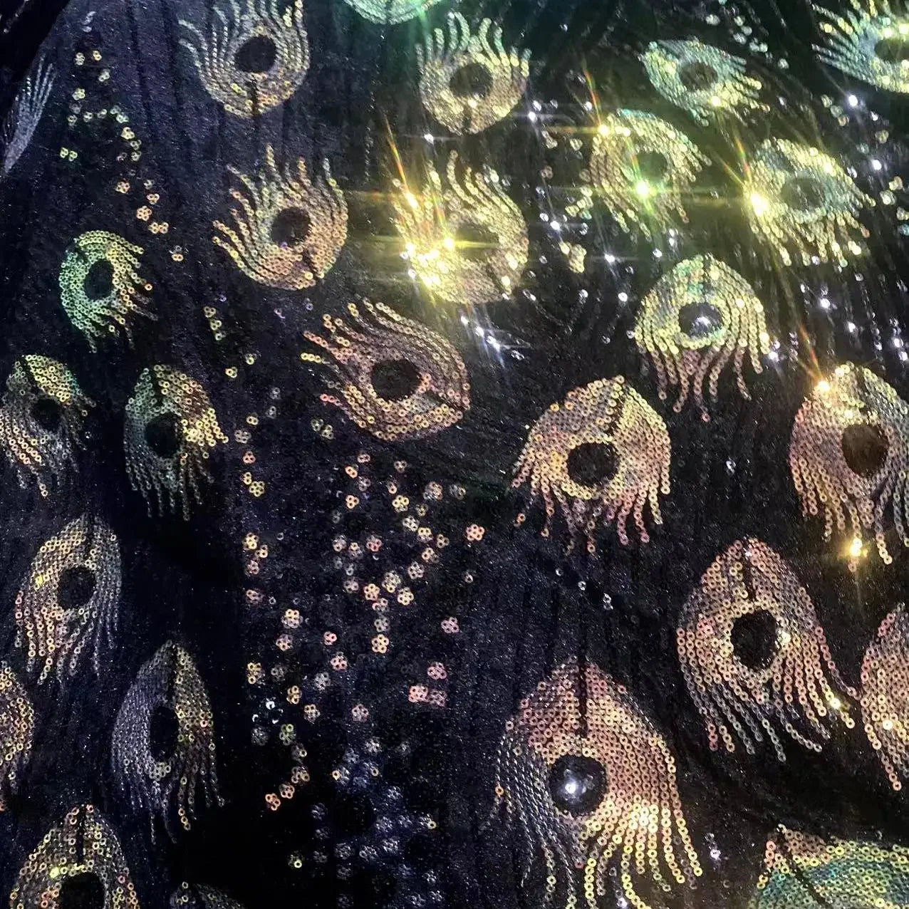 Tela de encaje bordado de terciopelo brillante con plumas de pavo real para vestidos de novia, vestidos de actuación, rollo de tela brillante para manualidades.