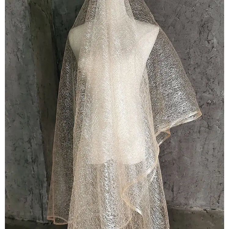 قماش شبكي من الدانتيل الذهبي والفضي غير المنتظم خفيف الوزن وناعم مناسب للفساتين الرسمية وفساتين الزفاف وأغطية الرأس