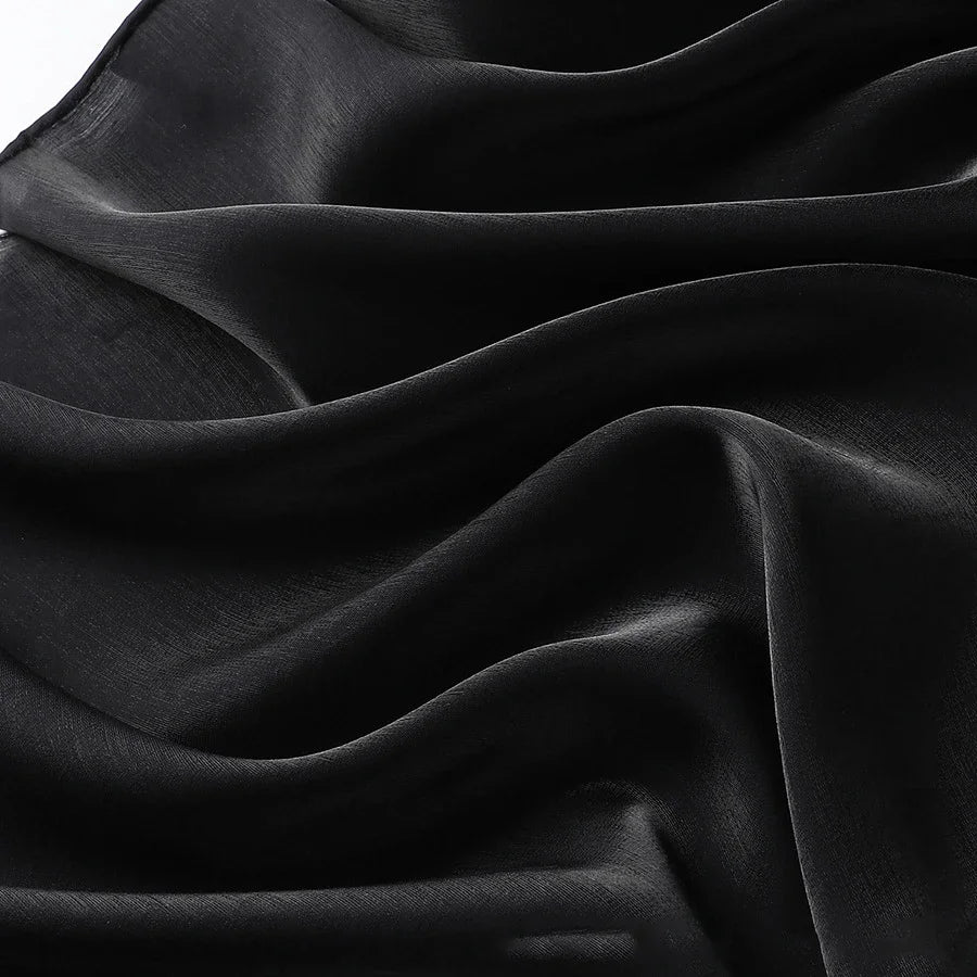 قماش حرير ساتان سائل نابض بالحياة - خامة لامعة لفساتين السهرة