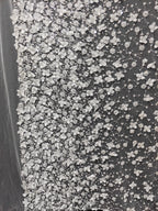 زهور مطرزة بالترتر وبتلات من الخرز وأقمشة مخيطة وفساتين زفاف عصرية وأقمشة يدوية الصنع