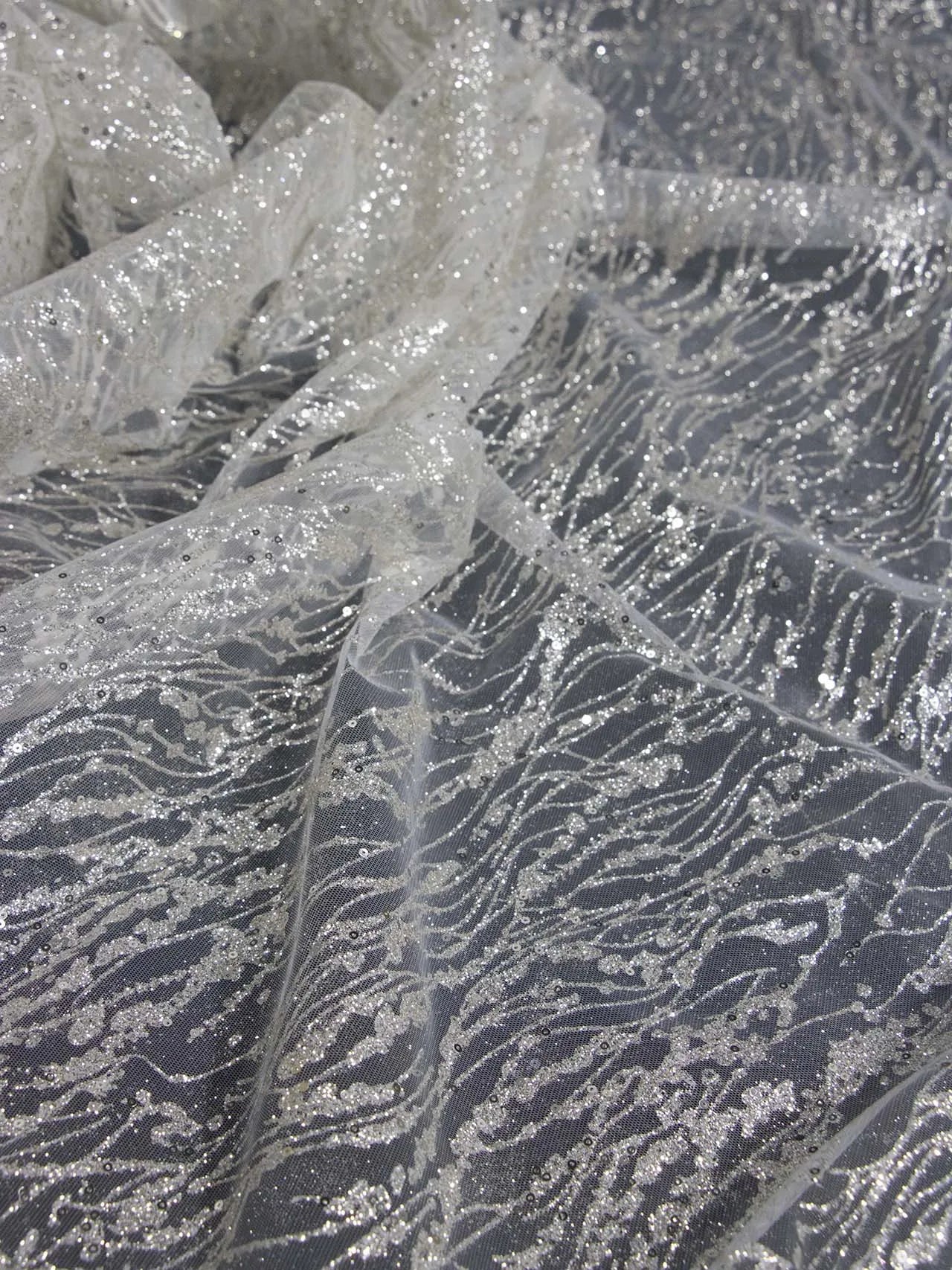 Tela de malla de polvo plateado en aerosol blanco de alta calidad para costura, decoración de bodas y bricolaje, ropa de alto rendimiento