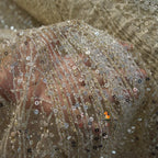 Tela brillante de encaje bordado de primera calidad para vestidos de novia hechos a mano, vestidos de cola larga de diseñador, vestidos lenceros y creaciones de alta costura.