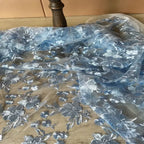 Tela de encaje bordado de seda brillante de alta calidad para vestidos étnicos, vestidos de novia y proyectos de costura artesanales.