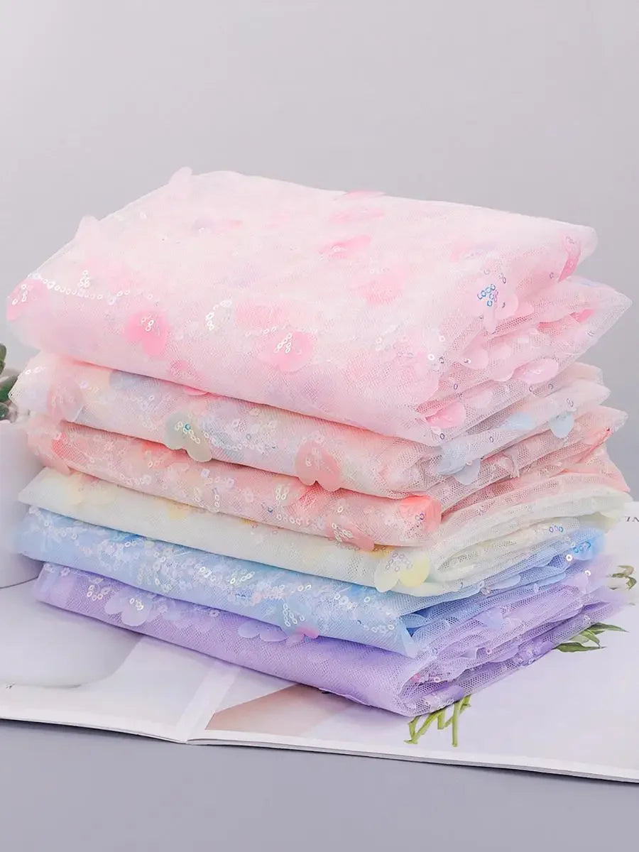Tela de malla bordada colorida en forma de corazón 3D con lentejuelas a rayas para confección de vestidos y vestuario de espectáculos.