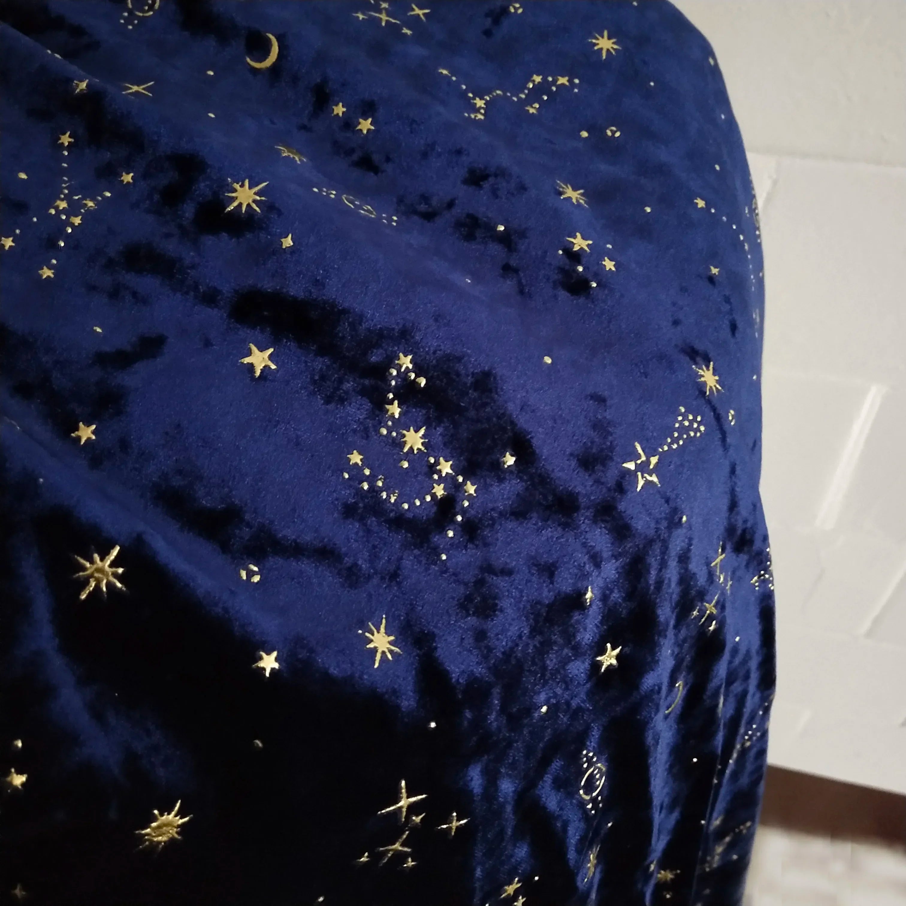 قماش مخملي ماسي مطبوع عليه سماء مرصعة بالنجوم - فستان سهرة - مقاس 160 سم
