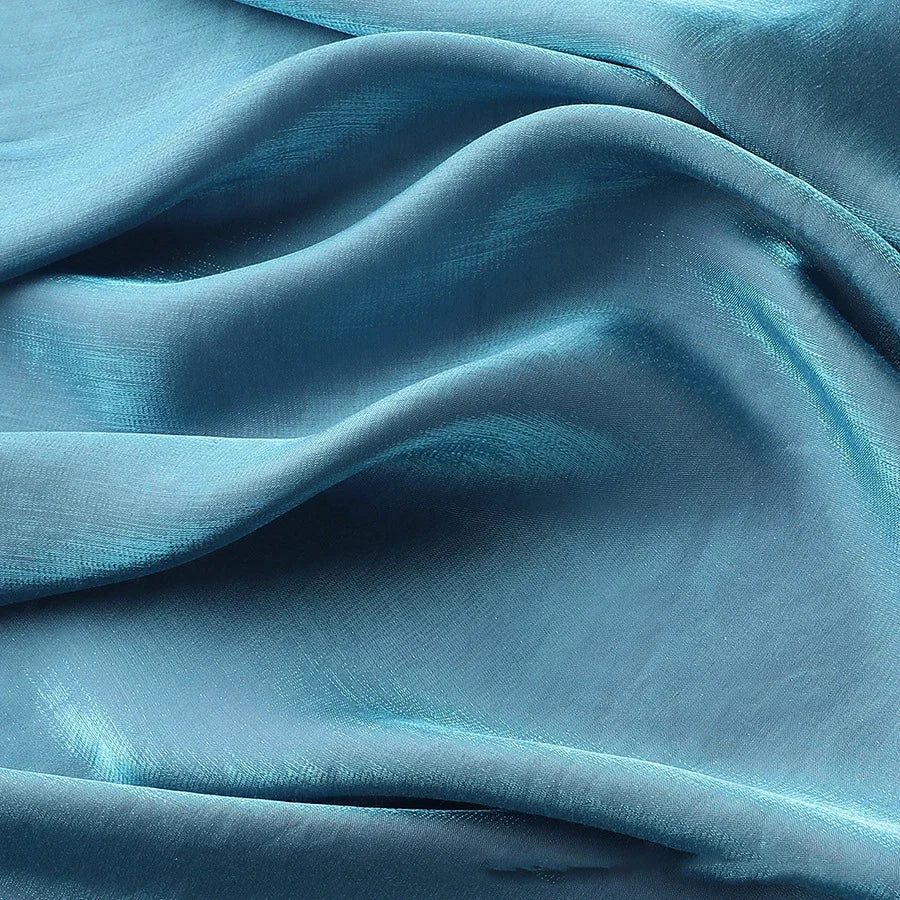 قماش حرير ساتان سائل نابض بالحياة - خامة لامعة لفساتين السهرة