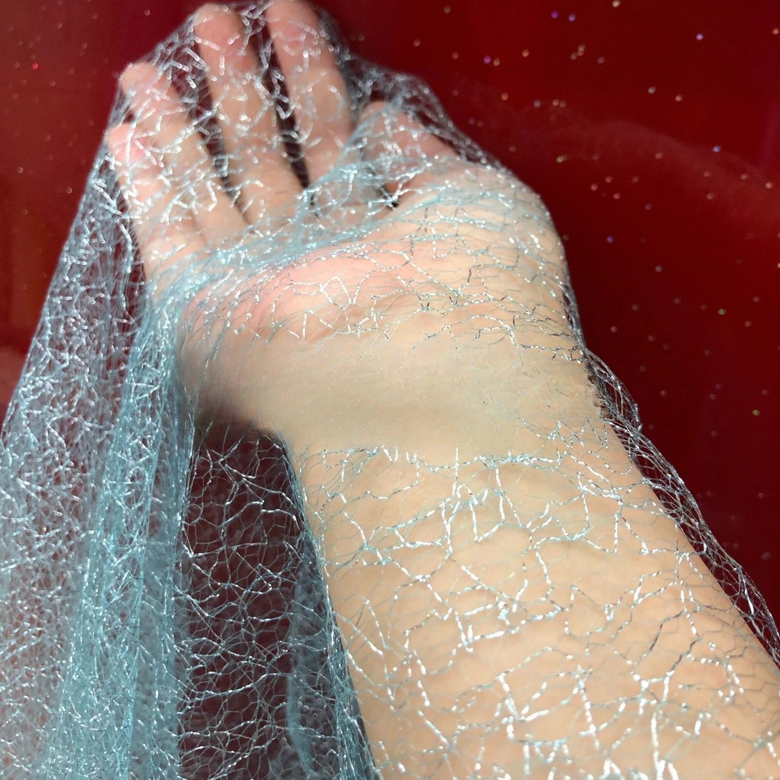 قماش شبكي من الدانتيل الذهبي والفضي غير المنتظم خفيف الوزن وناعم مناسب للفساتين الرسمية وفساتين الزفاف وأغطية الرأس