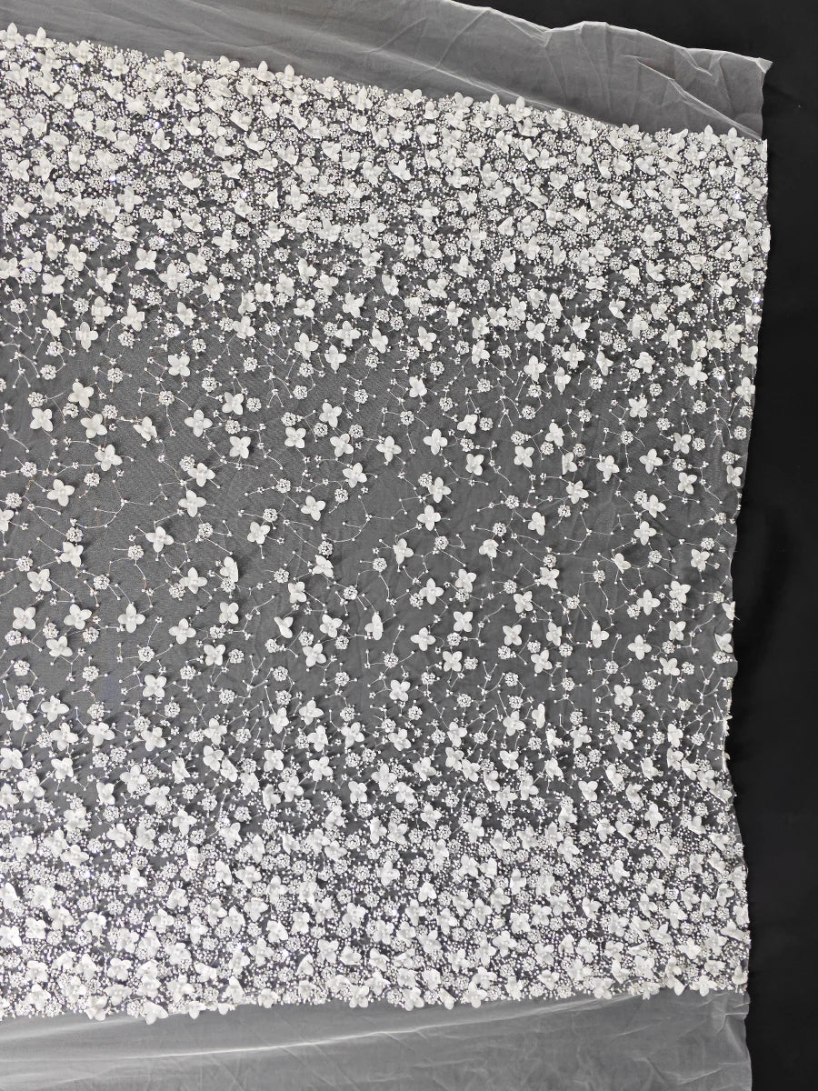 زهور مطرزة بالترتر وبتلات من الخرز وأقمشة مخيطة وفساتين زفاف عصرية وأقمشة يدوية الصنع