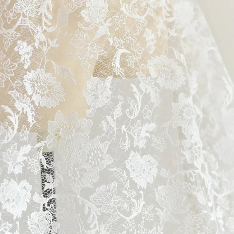 Tela de encaje bordado de malla de algodón blanco de alta calidad para vestidos de novia, adornos y accesorios de vestir.