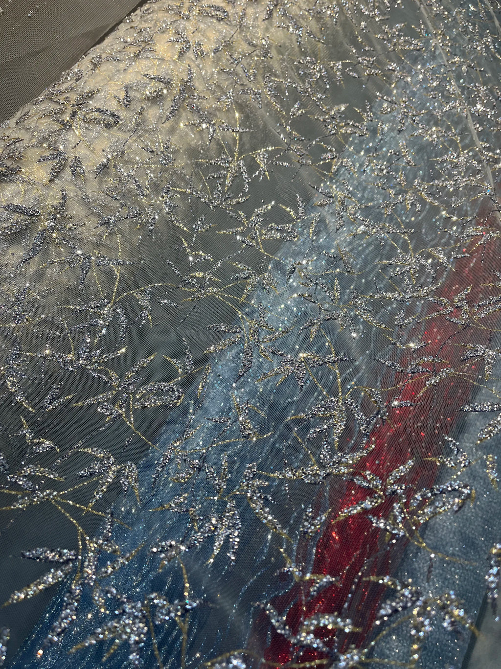 قماش شبكي عالي الكثافة بلون أسود قزحي ساطع أبيض شامبانيا ذهبي فرع شجرة مطبوع عليه ترتر ساخن قماش شبكي لفستان