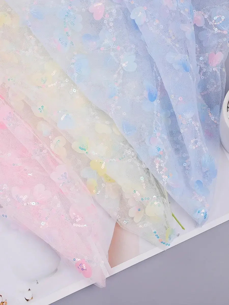 Tela de malla bordada colorida en forma de corazón 3D con lentejuelas a rayas para confección de vestidos y vestuario de espectáculos.