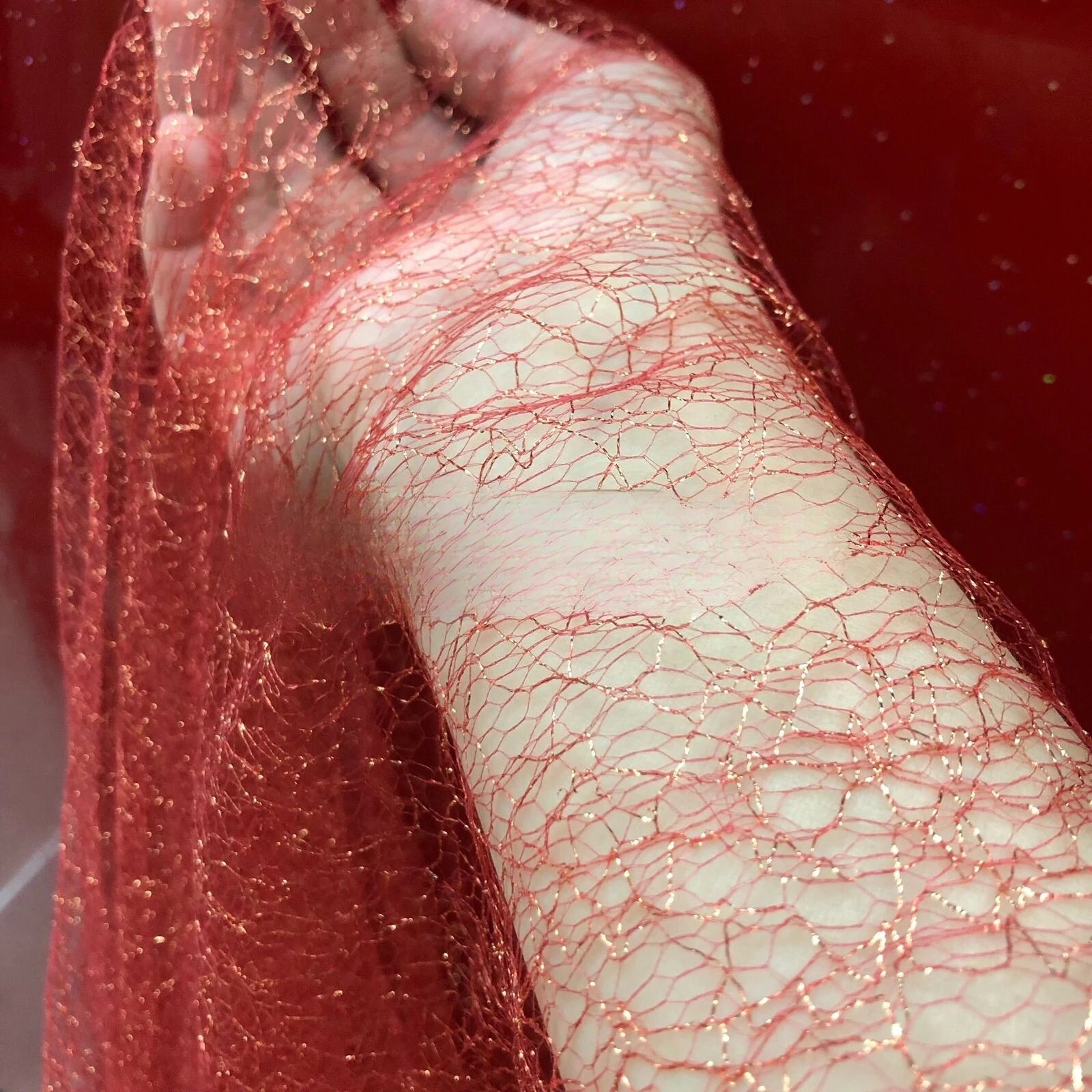 قماش شبكي من الدانتيل الذهبي والفضي غير المنتظم خفيف الوزن وناعم مناسب للفساتين الرسمية وفساتين الزفاف وأغطية الرأس