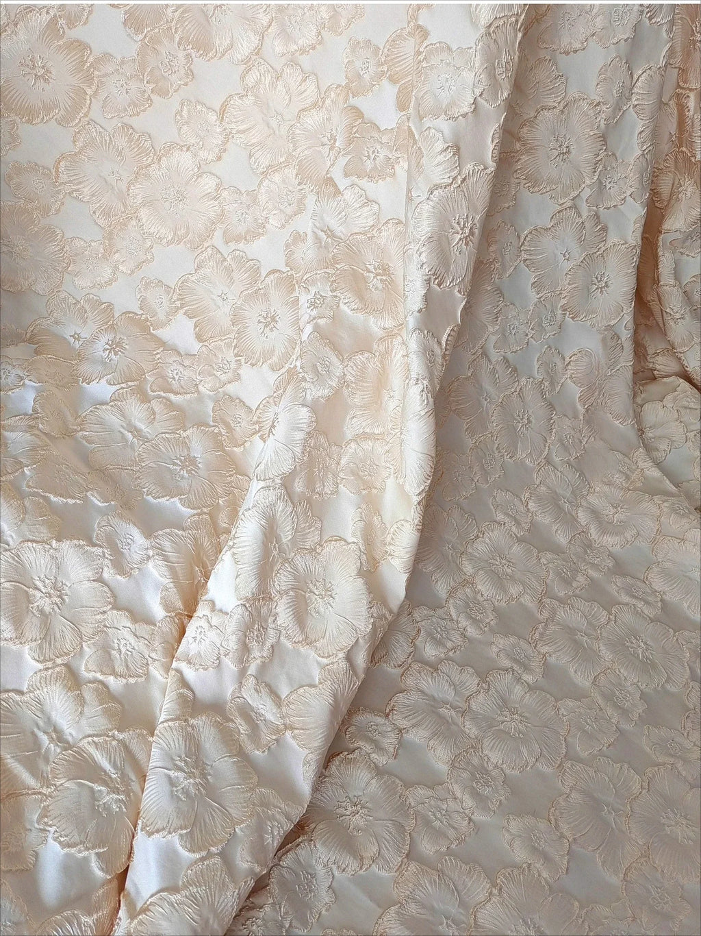 قماش جاكار زهري منقوش، مادة فاخرة وثقيلة الوزن، مناسب لفساتين الموضة الراقية، ملابس مصممة، استخدام قماش كوتور