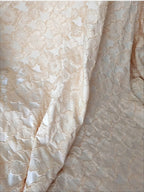 قماش جاكار زهري منقوش، مادة فاخرة وثقيلة الوزن، مناسب لفساتين الموضة الراقية، ملابس مصممة، استخدام قماش كوتور