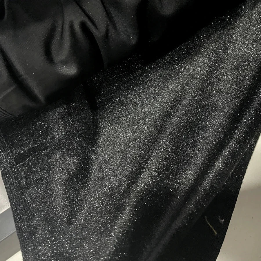 قماش مخملي وردي فاتح داكن بلمسة نهائية ناعمة لامعة، فستان زفاف أنيق، تنجيد فاخر، مادة خياطة حرفية، ملابس