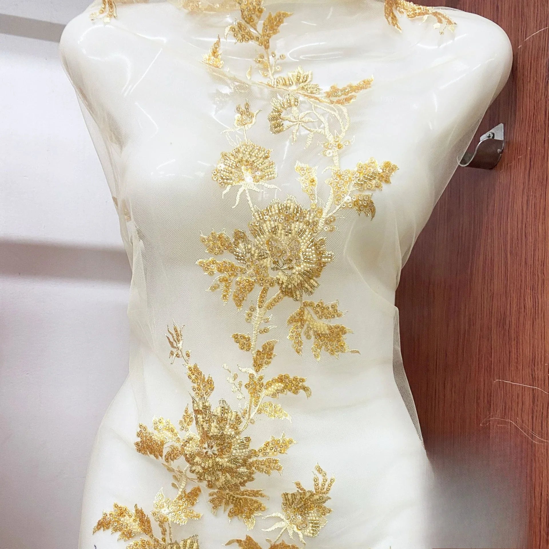 New Sequined Rose Bead Tube Embroidery Fabric, High-end Heavy Industry Multi-color Wedding Dress Bead Mesh Fabric Stoff Tessuto