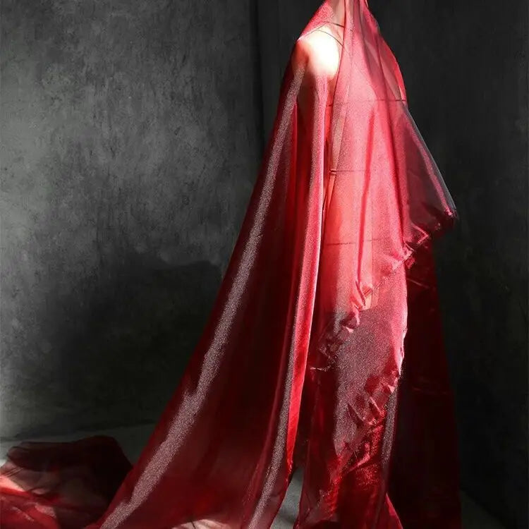 قماش لامع من السحاب والضباب مناسب لفساتين الزفاف والفساتين الرسمية التي تعرض إبداع المصمم