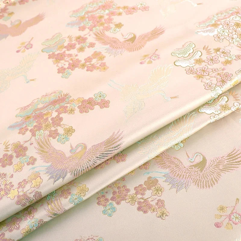 قماش بروكار جاكار بخيوط ذهبية - مادة فستان بنقشة الفراشة