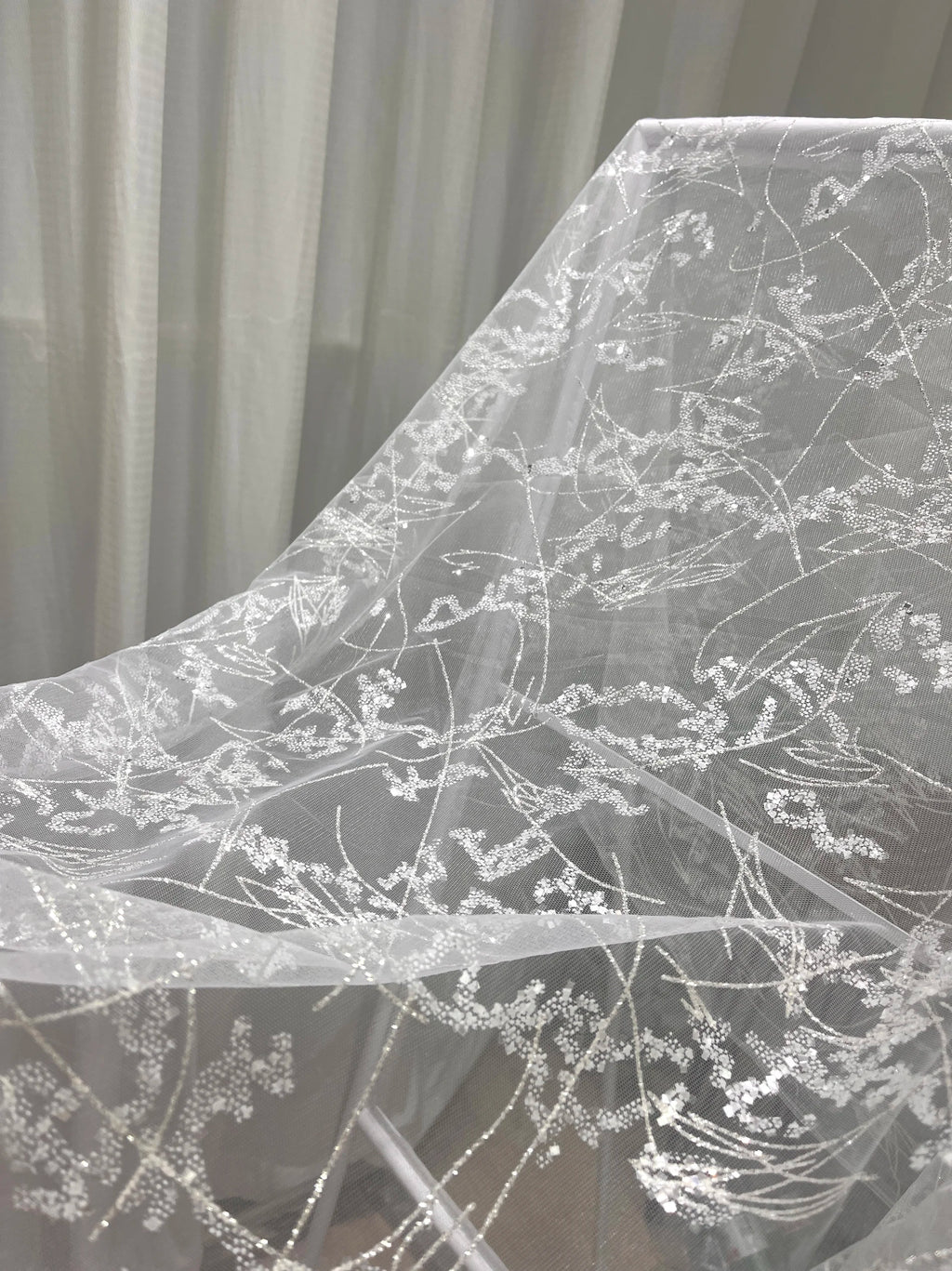 New White Relief Embroidered Fabric Fashion Wedding Dress Dress Dress Children's Clothing Design Lace Fabric