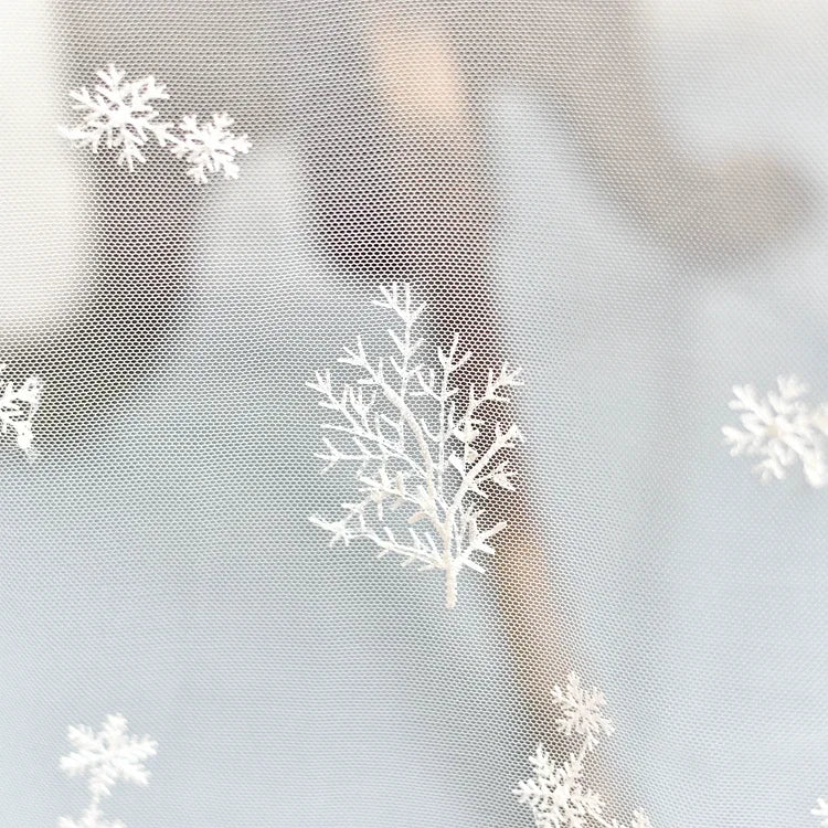 Velo de novia de malla blanca con bordado de copos de nieve de alta gama, accesorio decorativo para vestido de moda.