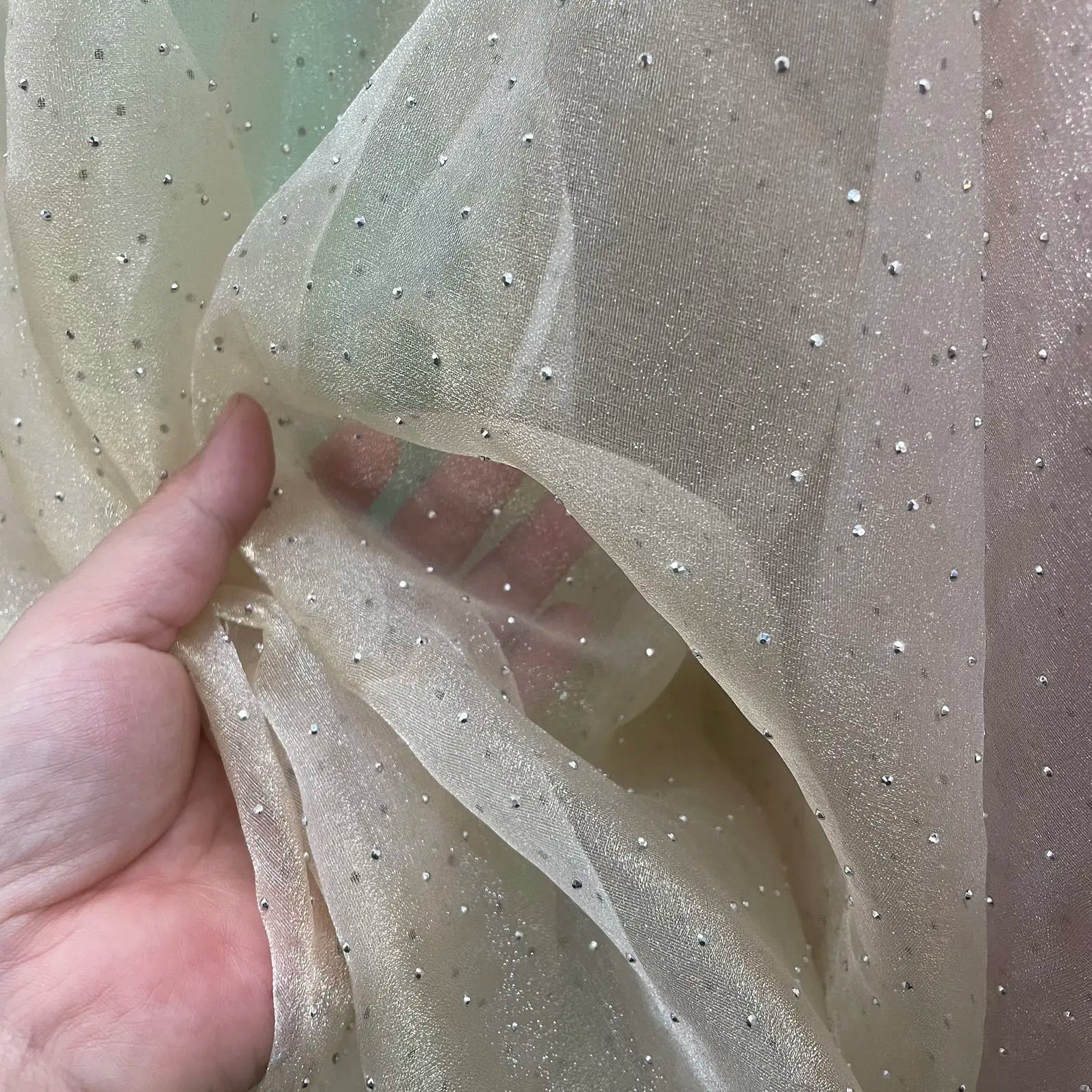 Soft and smooth organza fabric suitable for wedding dresses formal gowns designer fabrics and photography backdrop fabrics