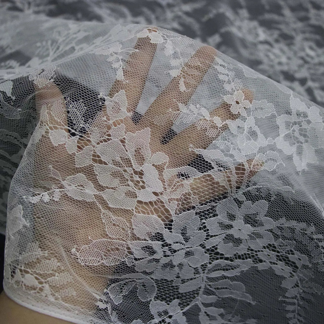 فستان زفاف من قماش الدانتيل عالي الجودة بعرض 1.6 متر، قماش ملابس، مفرش طاولة، ستائر، إكسسوارات بيضاء مصممة