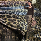 فستان لامع من جلد الفهد باللونين الذهبي والفضي، ملابس أداء أنيقة، أقمشة مصممة، أقمشة لمشهد الزفاف