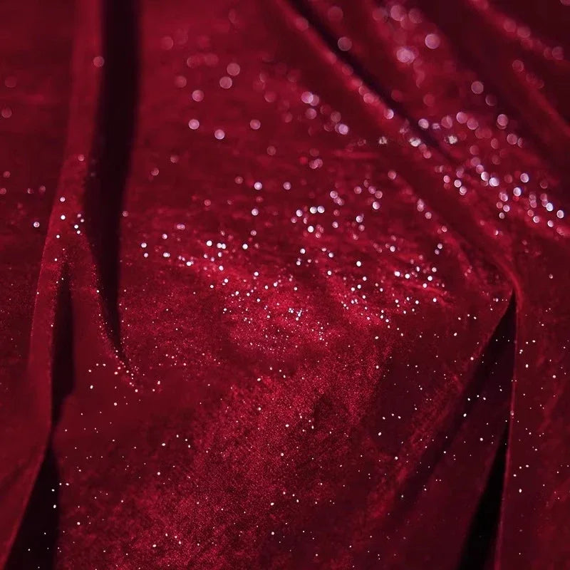 قماش مخملي لامع مرصع بالنجوم بلون أحمر غامق - مادة لامعة 140 سم