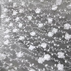 قماش شبكي أنيق باللون الأبيض بتصميم زهور ثلاثية الأبعاد يتميز بالترتر المزين بالخرز والتطريز لفساتين الزفاف الراقية والملابس الرسمية